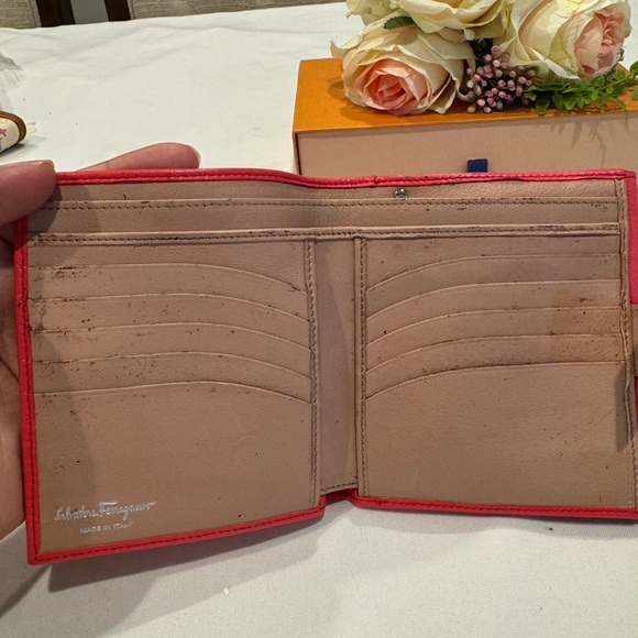 Authentic Salvatore Ferragamo wallet - Picture 10 of 13